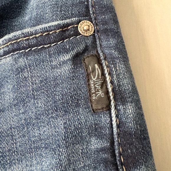 Silver Jeans Co. Women’s Tuesday Low Rise Slim Bootcut Jeans - Picture 7 of 11